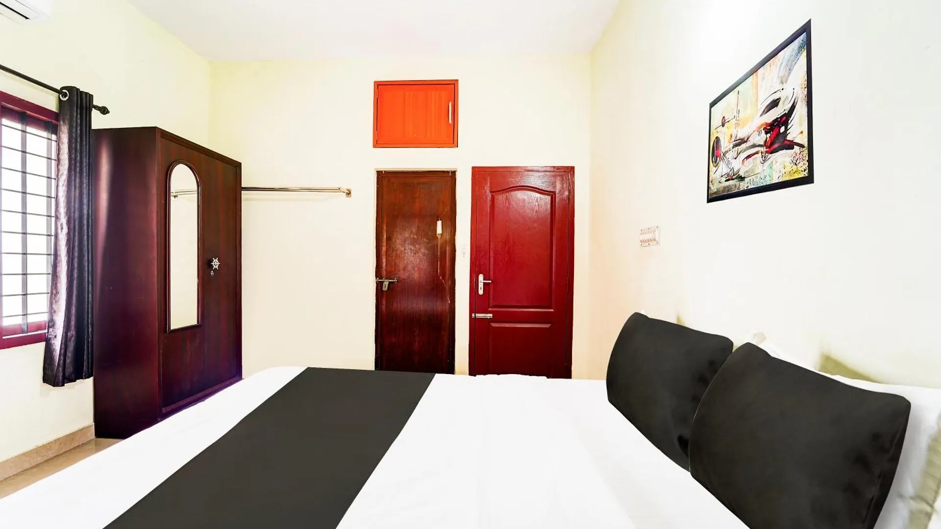 Super Hotel O Nettoor Near Lakeshore Hospital Kochi
