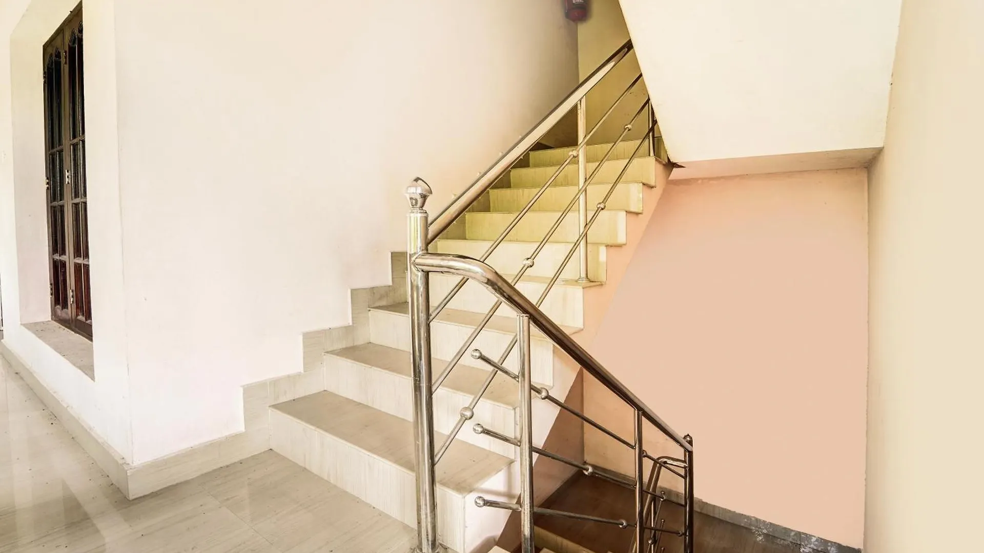Super Hotel O Nettoor Near Lakeshore Hospital Kochi