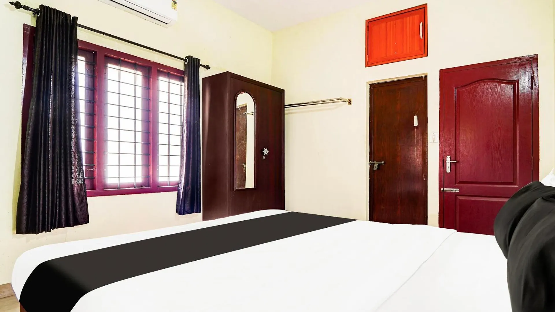 Super Hotel O Nettoor Near Lakeshore Hospital Kochi