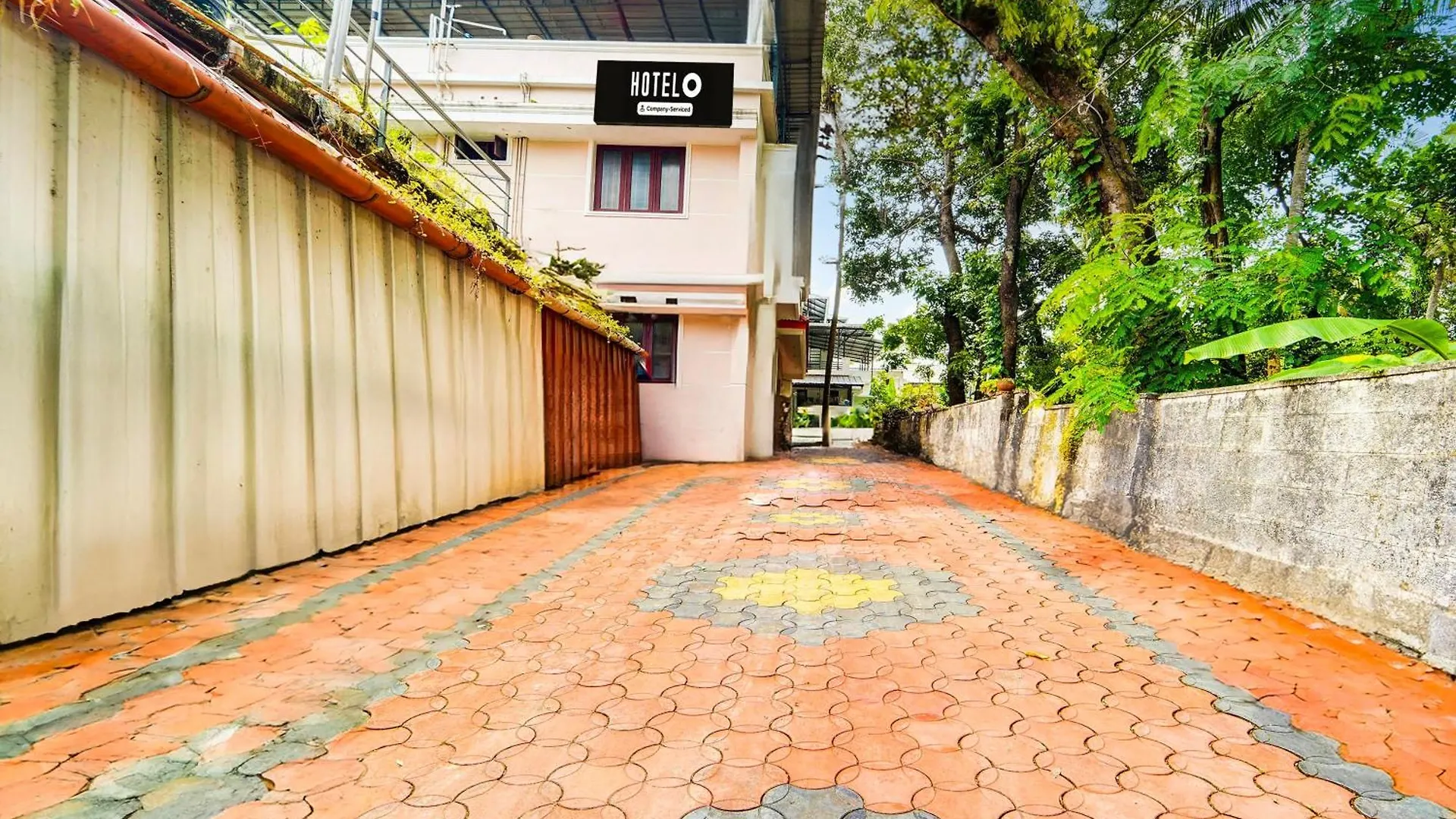 Super Hotel O Nettoor Near Lakeshore Hospital Kochi India