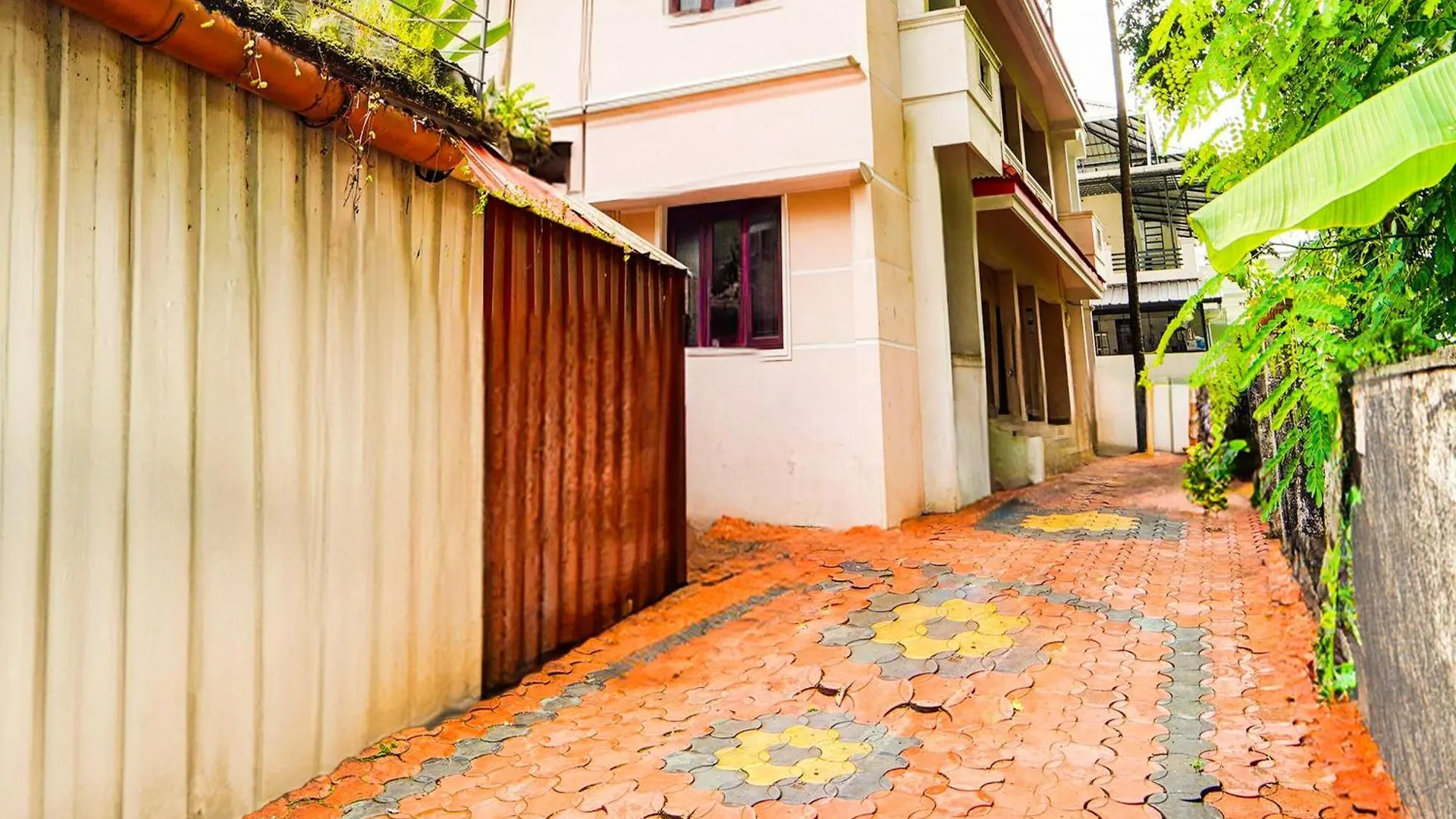 Super Hotel O Nettoor Near Lakeshore Hospital Kochi