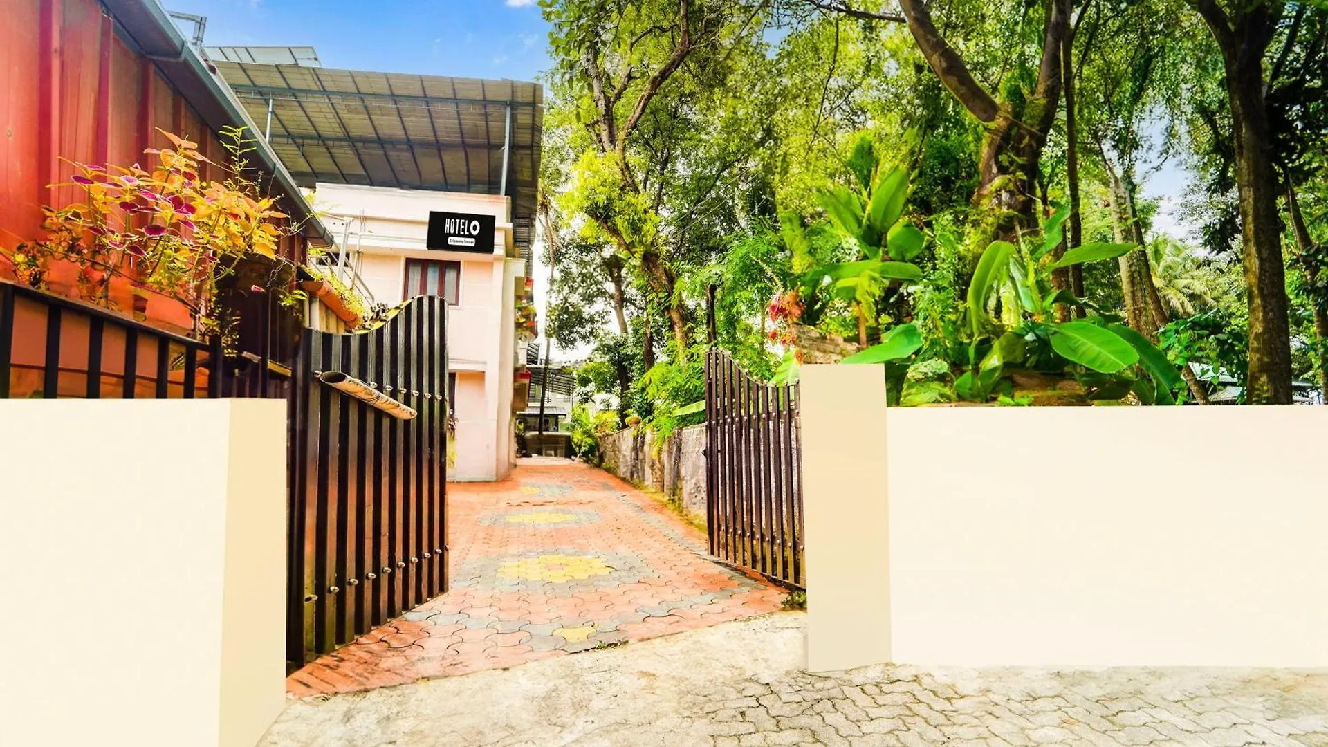 Super Hotel O Nettoor Near Lakeshore Hospital Kochi 3*,  India